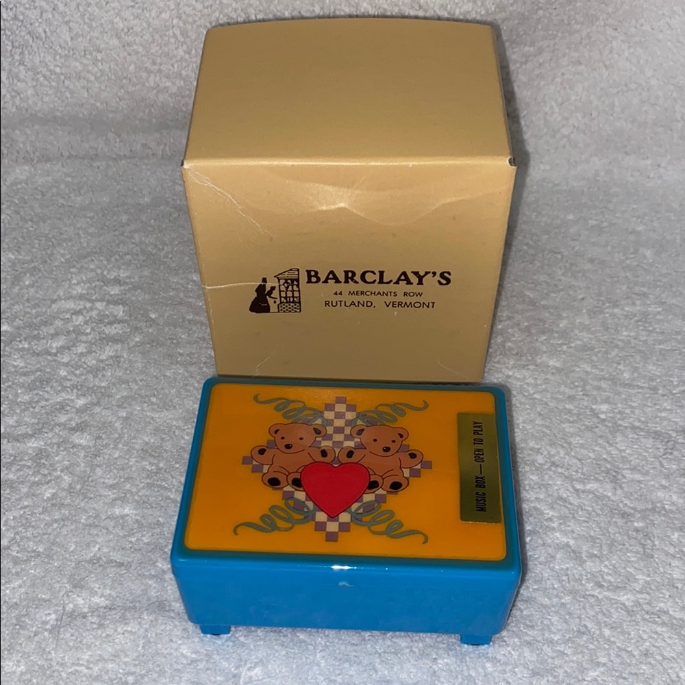 Vintage 80’s plactory teddy bear wind up music box